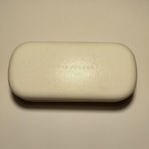 Marc Jacobs Oversized Clam Shell Hard Eyewear Case In Ivory/Cream/Off White